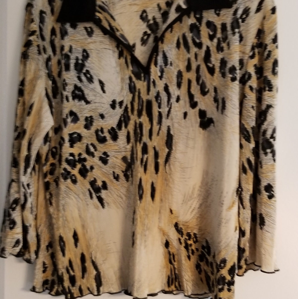Leopard print top
